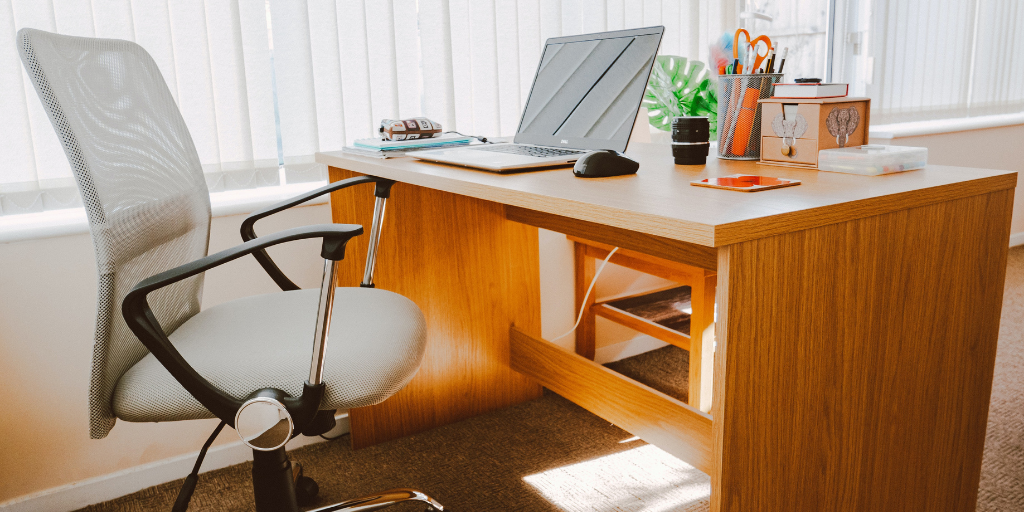 ¿Cómo escoger una silla de escritorio ergonómica?